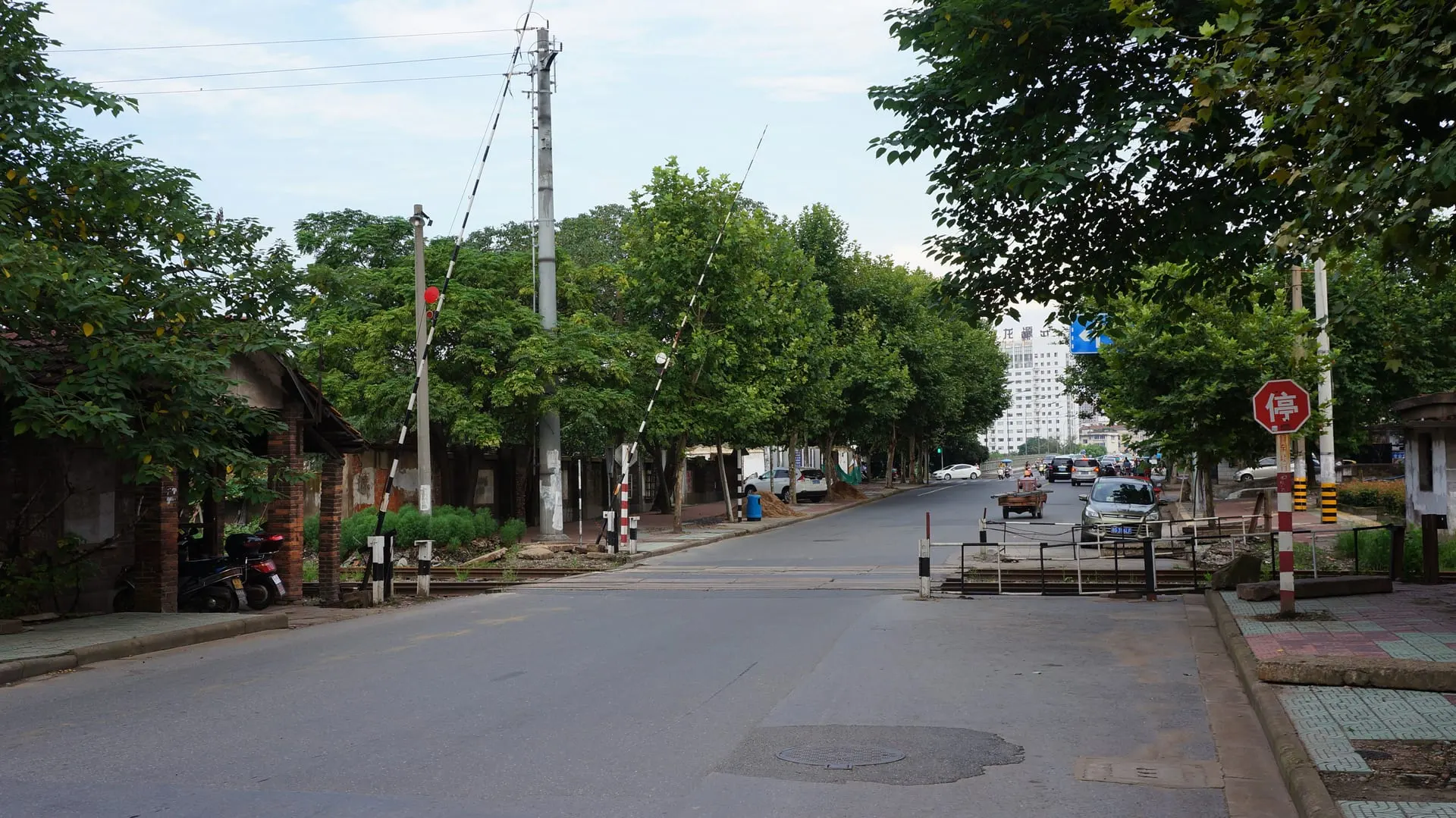 Jiefang West Road (解放西路, Jiěfàng Xī Lù)