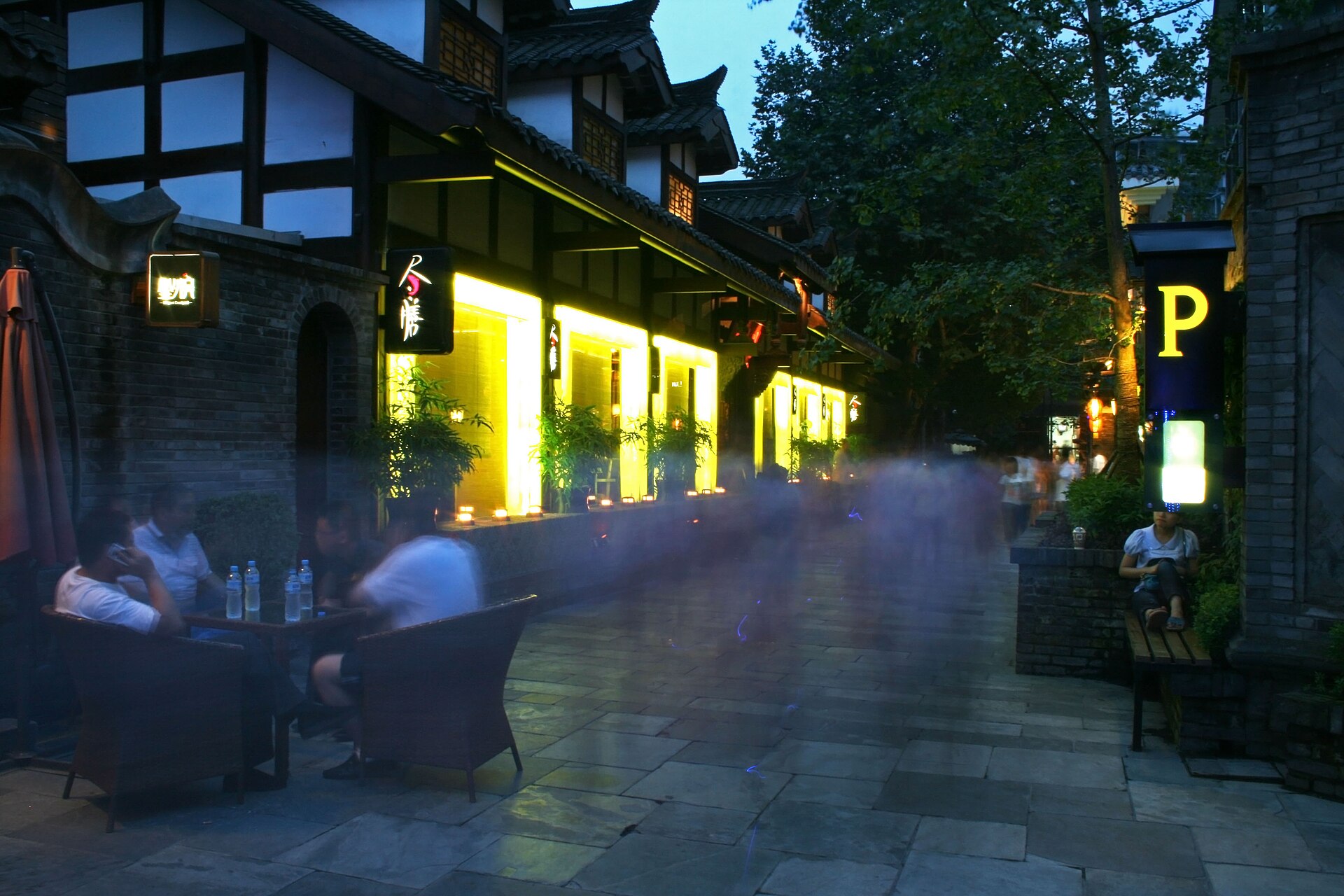 Wide and Narrow Alleys (Kuanzhai Xiangzi)