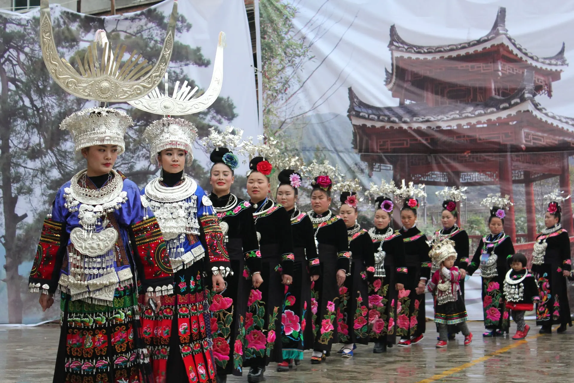 Miao Village Cultural Shows (苗寨文化表演, Miáozhài Wénhuà Biǎoyǎn)
