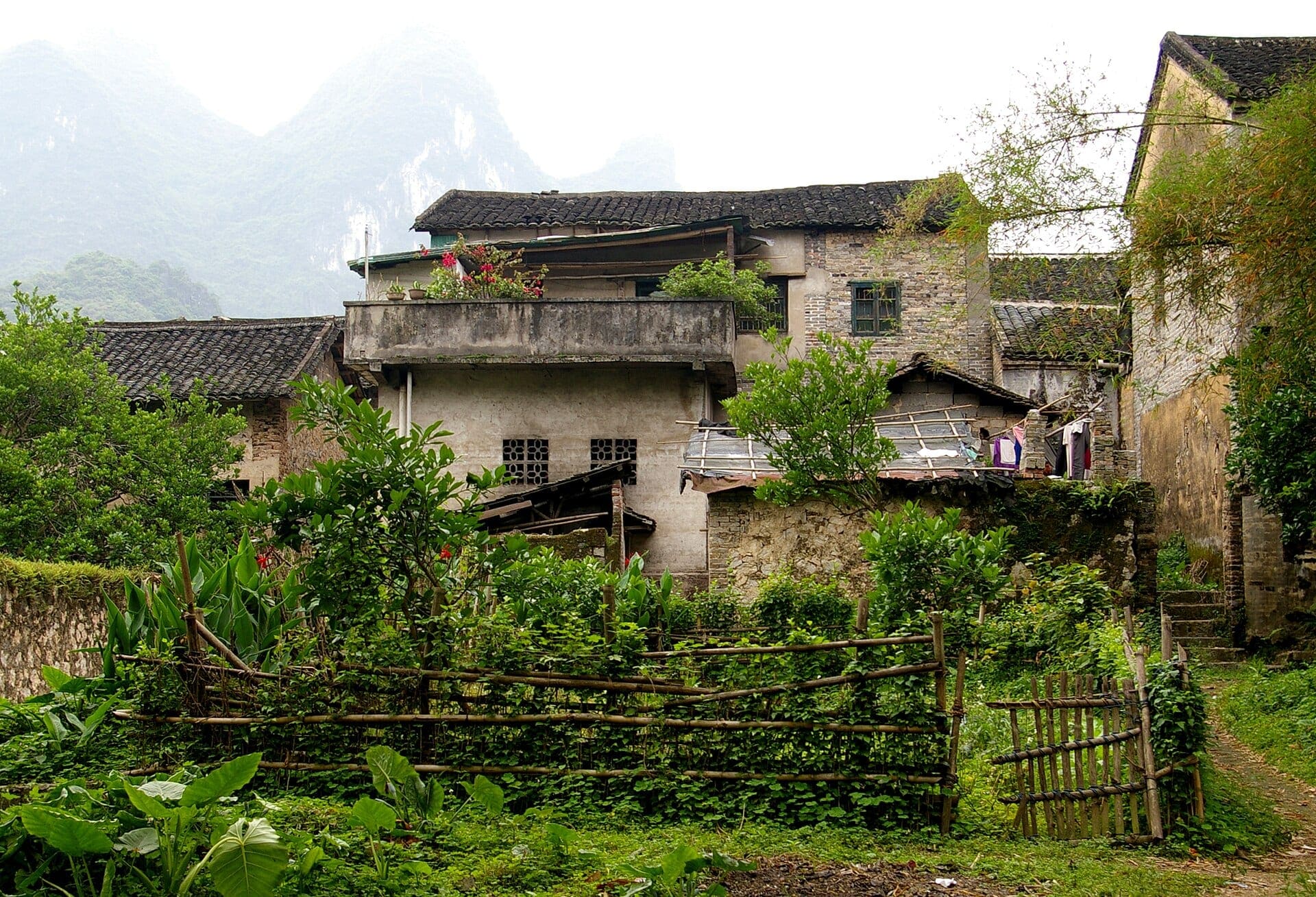 Xingping Old Town and the ¥20 Banknote View