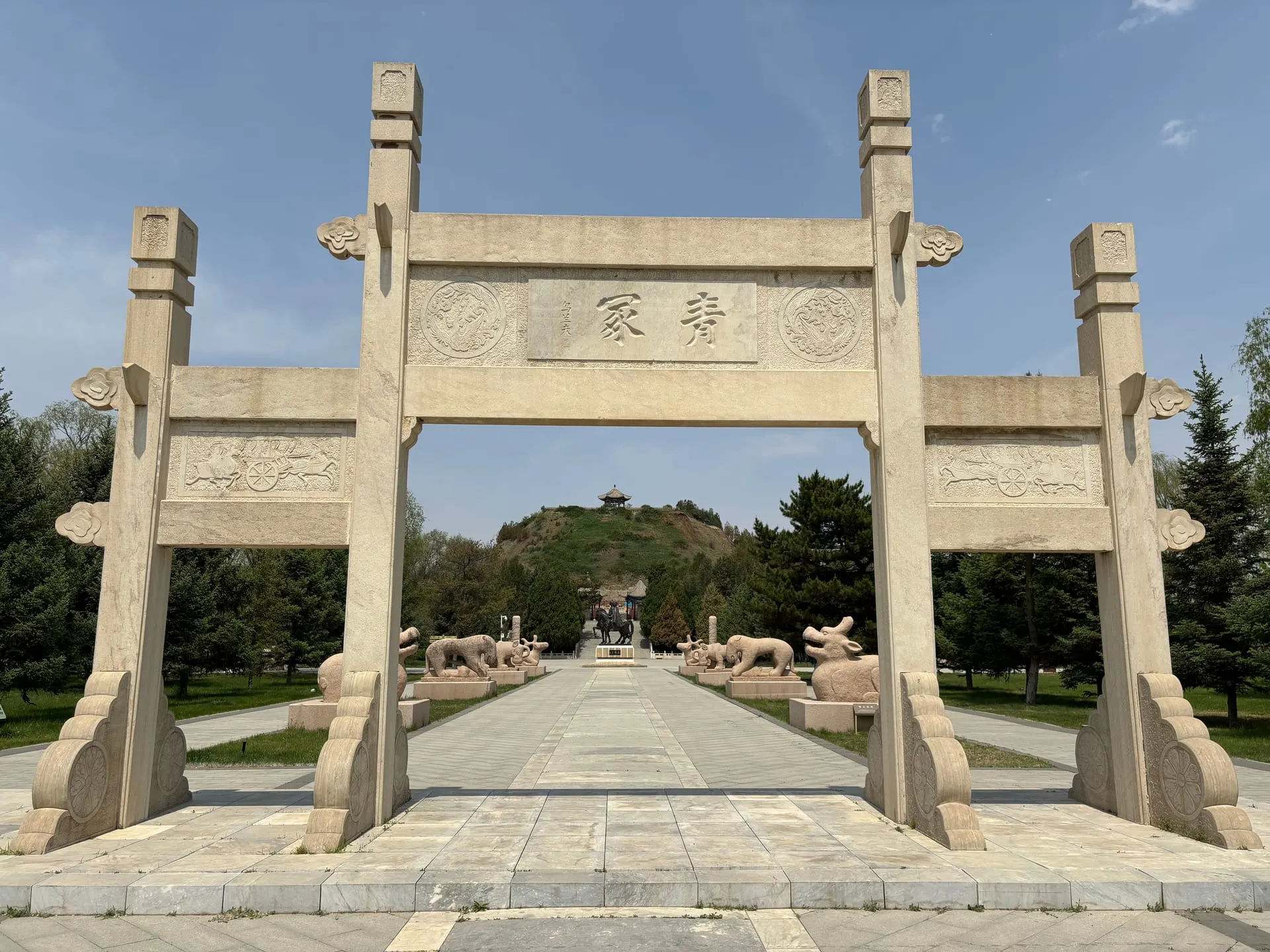 Zhaojun Tomb (昭君墓, Zhāojūn Mù)