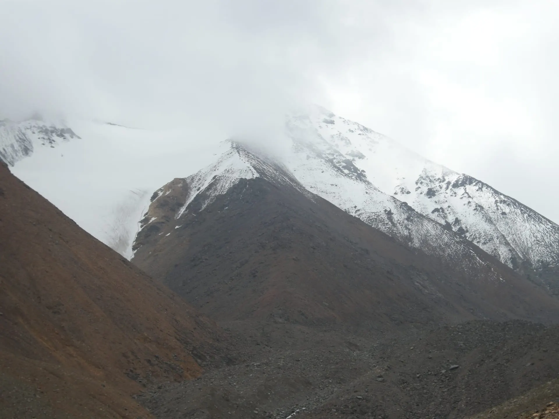 Qiyi Glacier (七一冰川, Qīyī Bīngchuān)