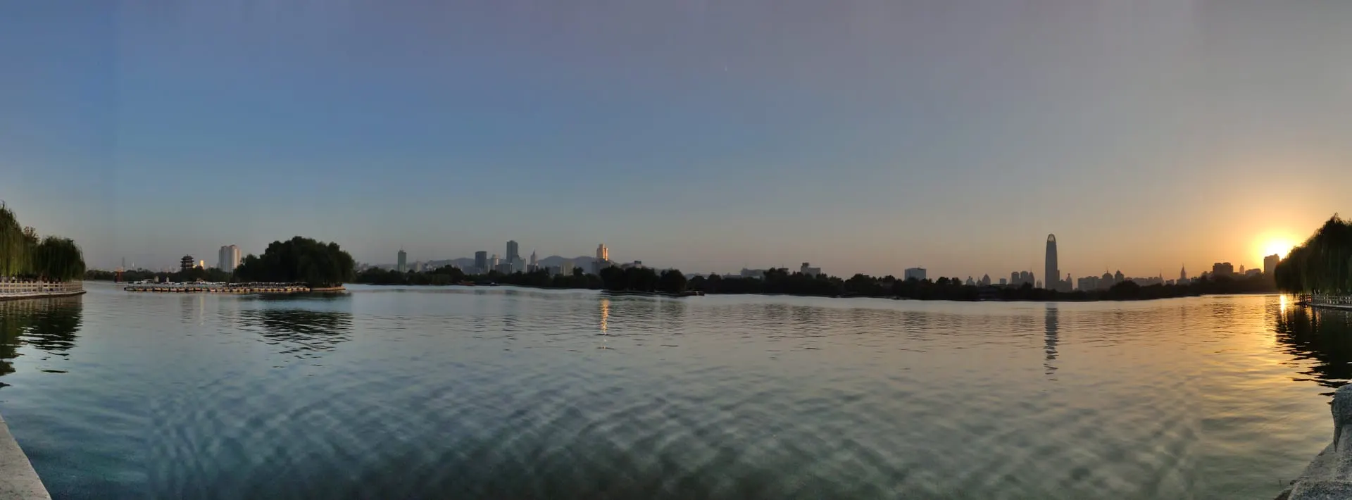 Daming Lake (大明湖, Dàmíng Hú)