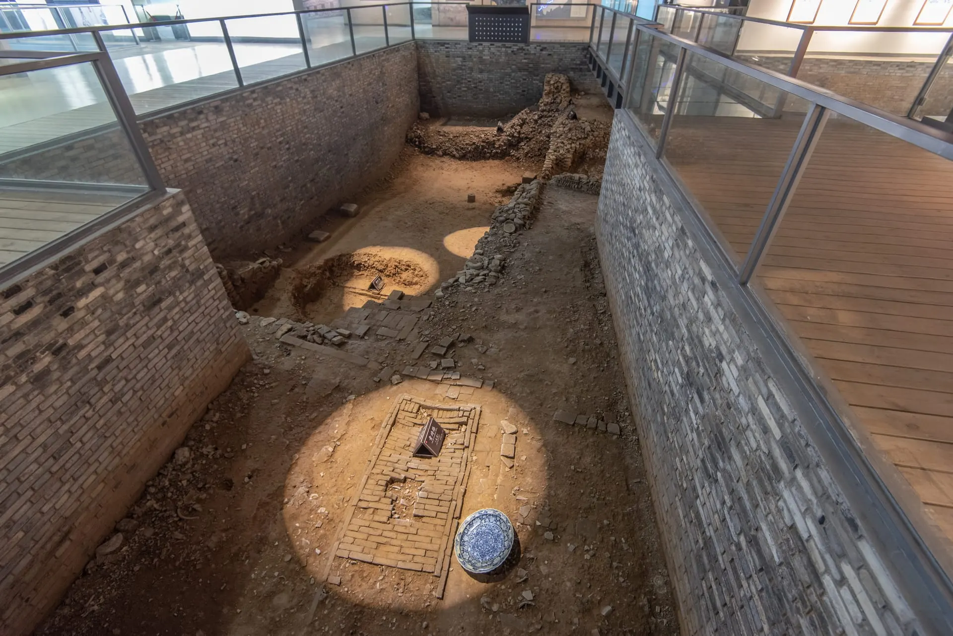 Hutian Ancient Kiln Site (湖田古窑址, Hútián Gǔyáo Zhǐ)