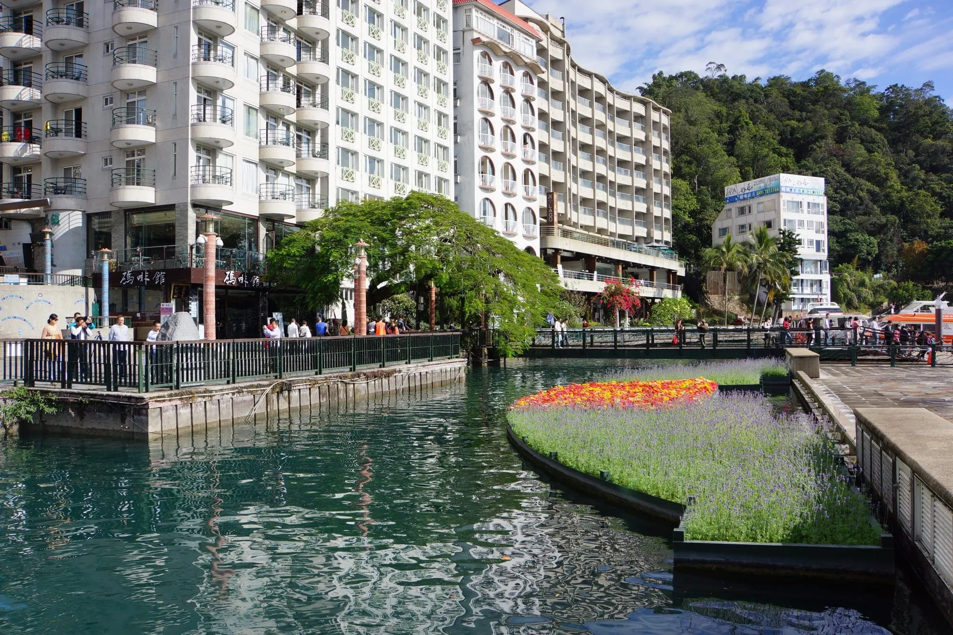 Wharf Area and Lake Cruises (镜泊湖码头, Jìngpō Hú Mǎtóu)