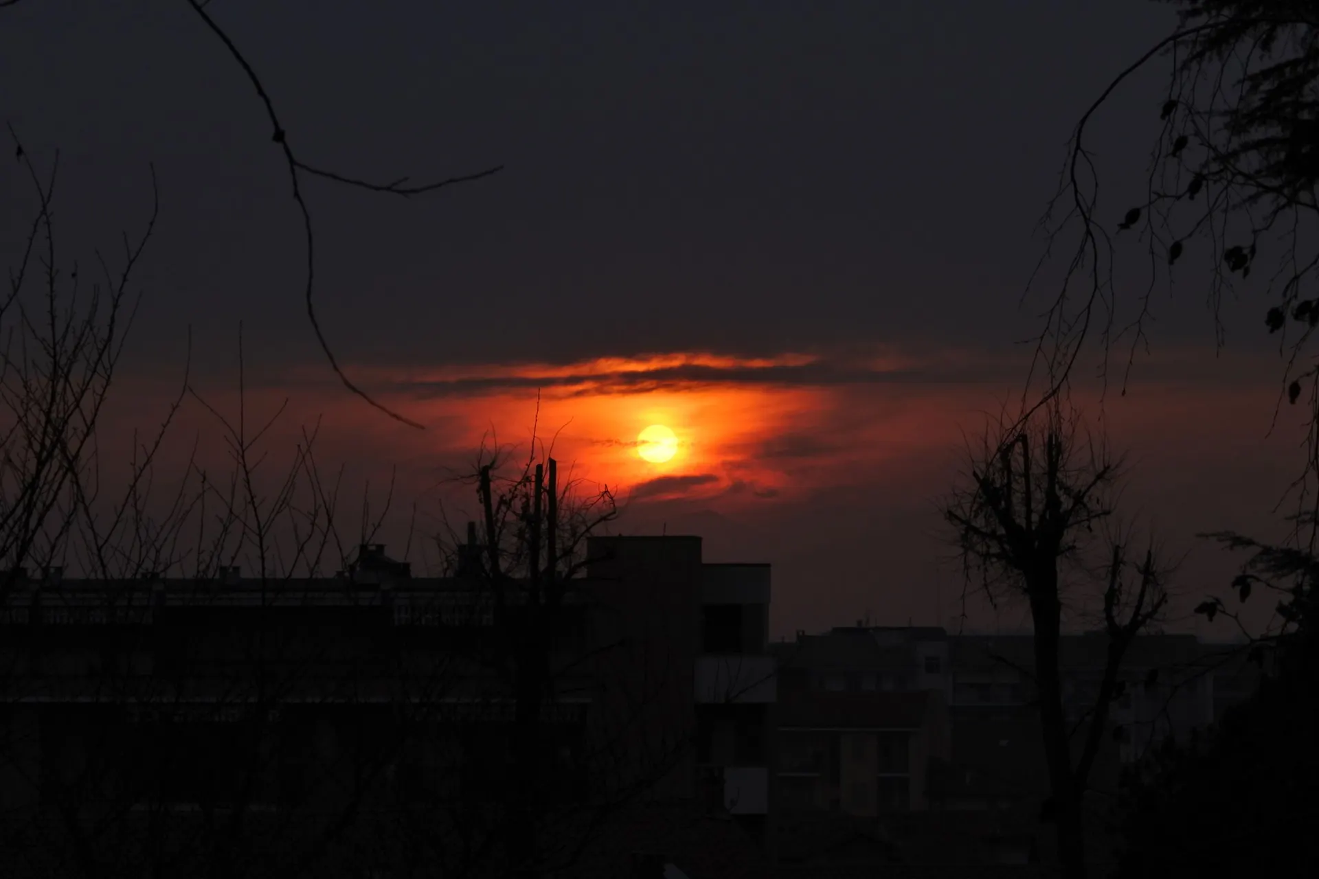 Luoyang mountain backdrop