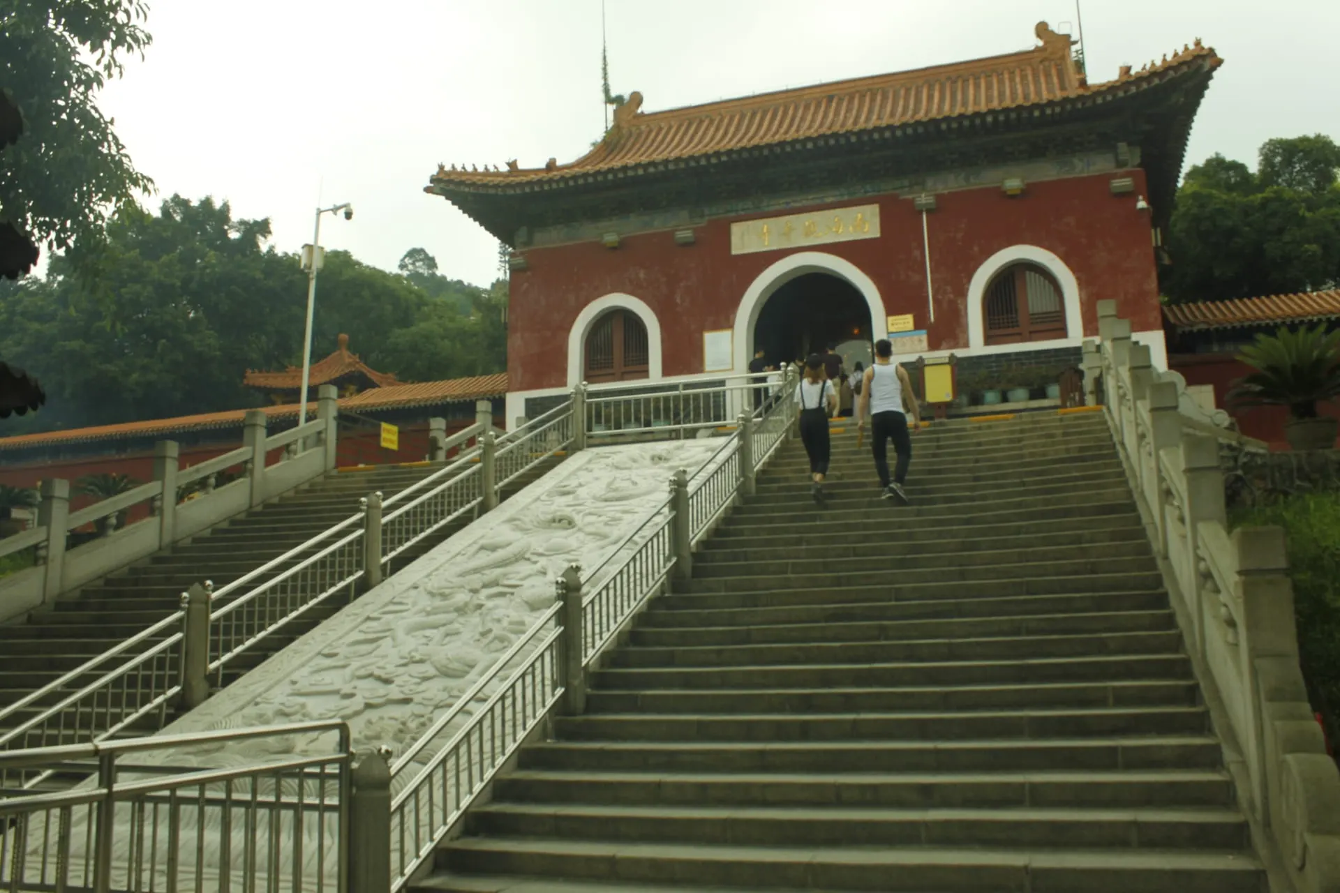 Nanhai Guanyin Statue (南海观音, Nánhǎi Guānyīn)