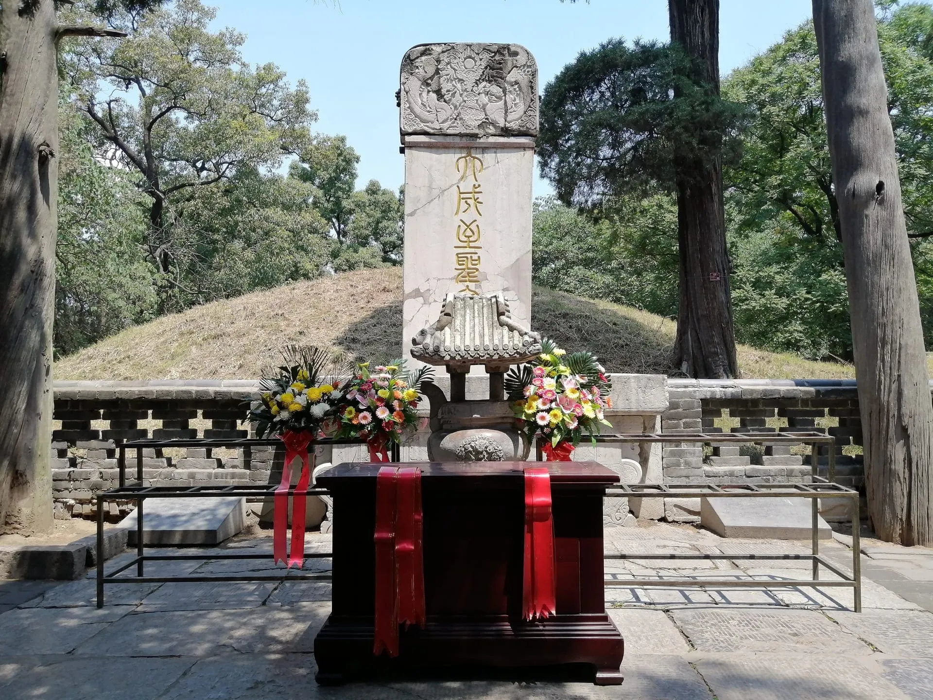 Confucius's Tomb (孔子墓, Kǒngzǐ Mù)
