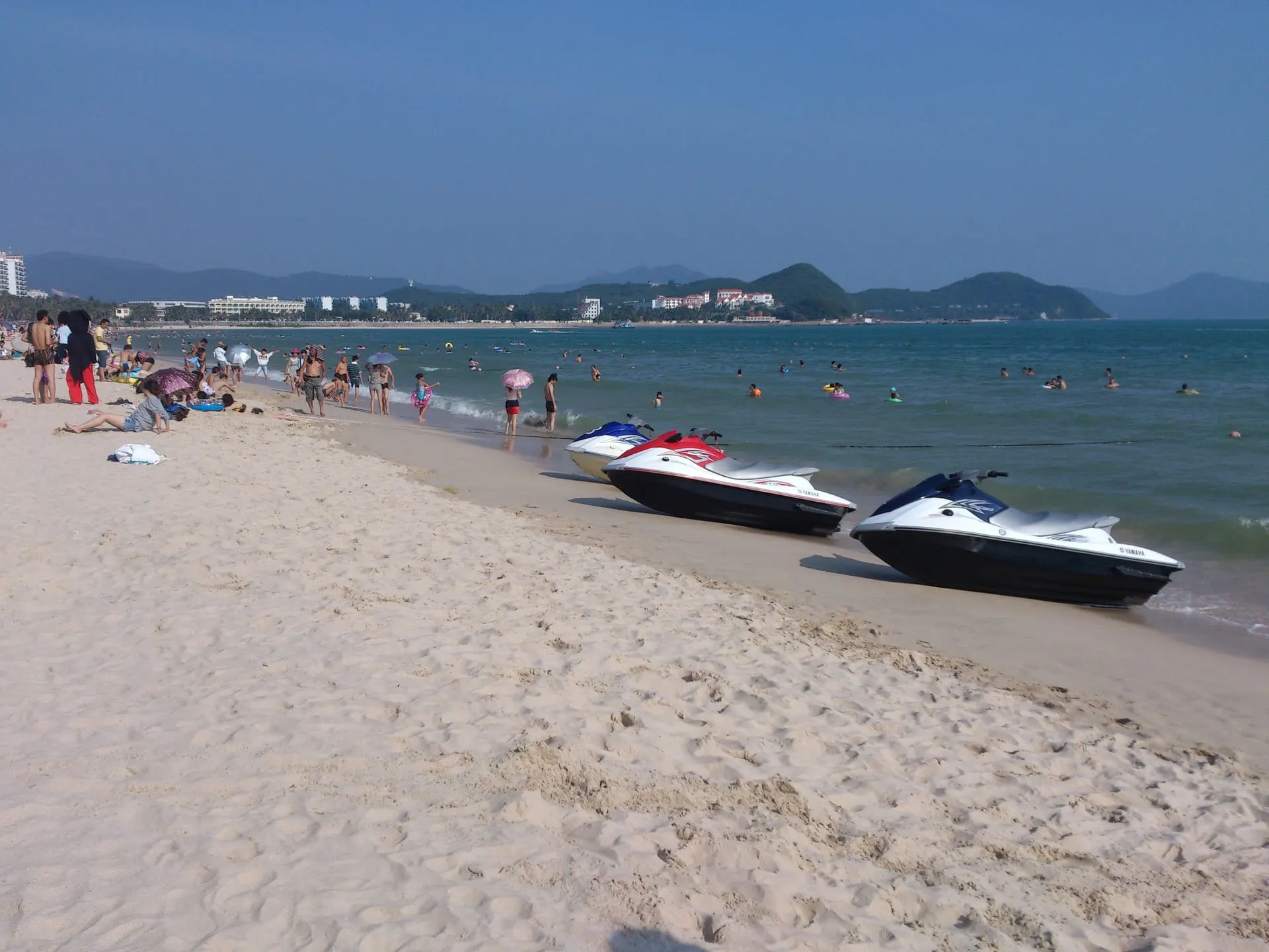 Dadonghai Beach (大东海, Dàdōnghǎi)