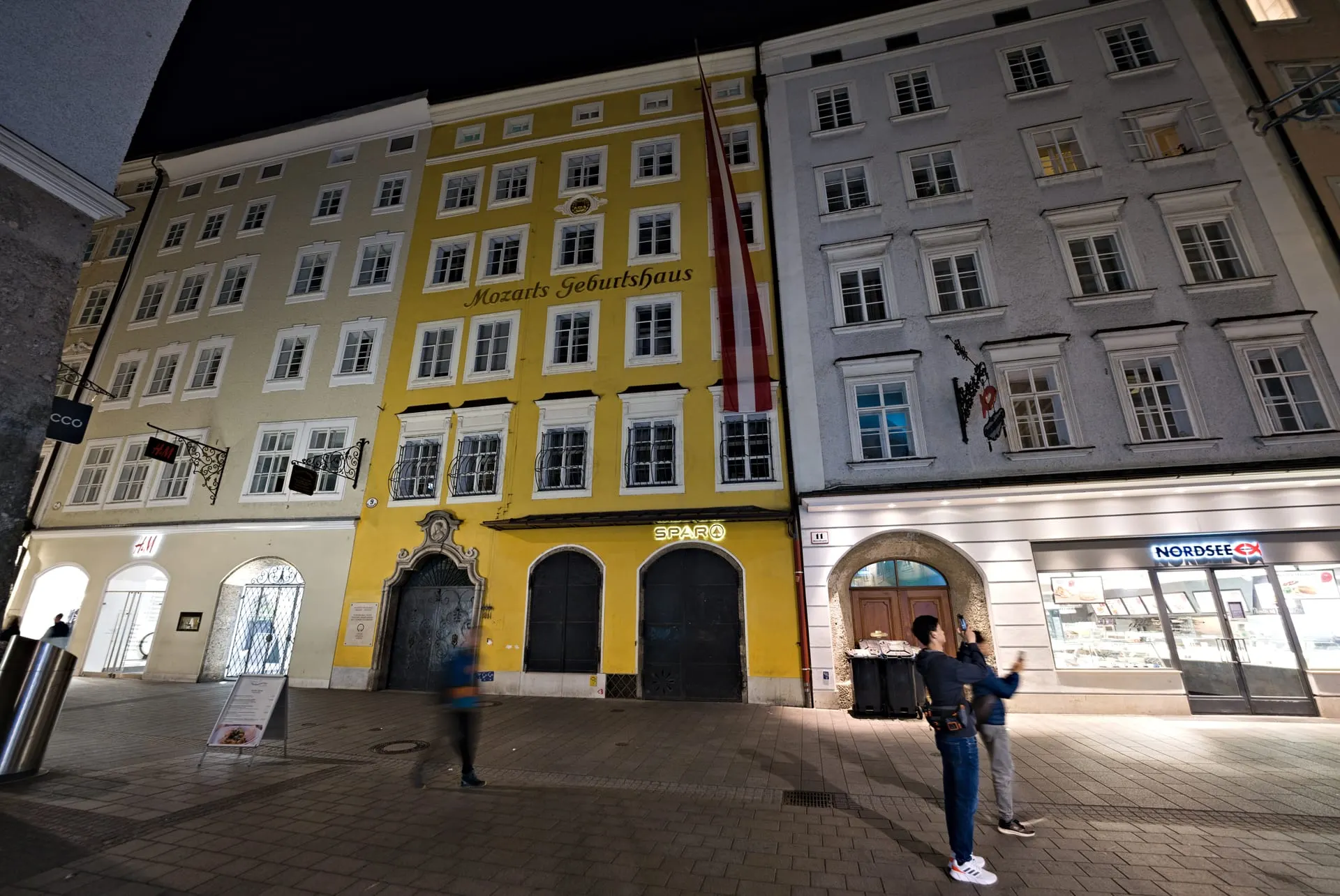 Mozart Street Night Market (莫家街, Mòjiā Jiē)