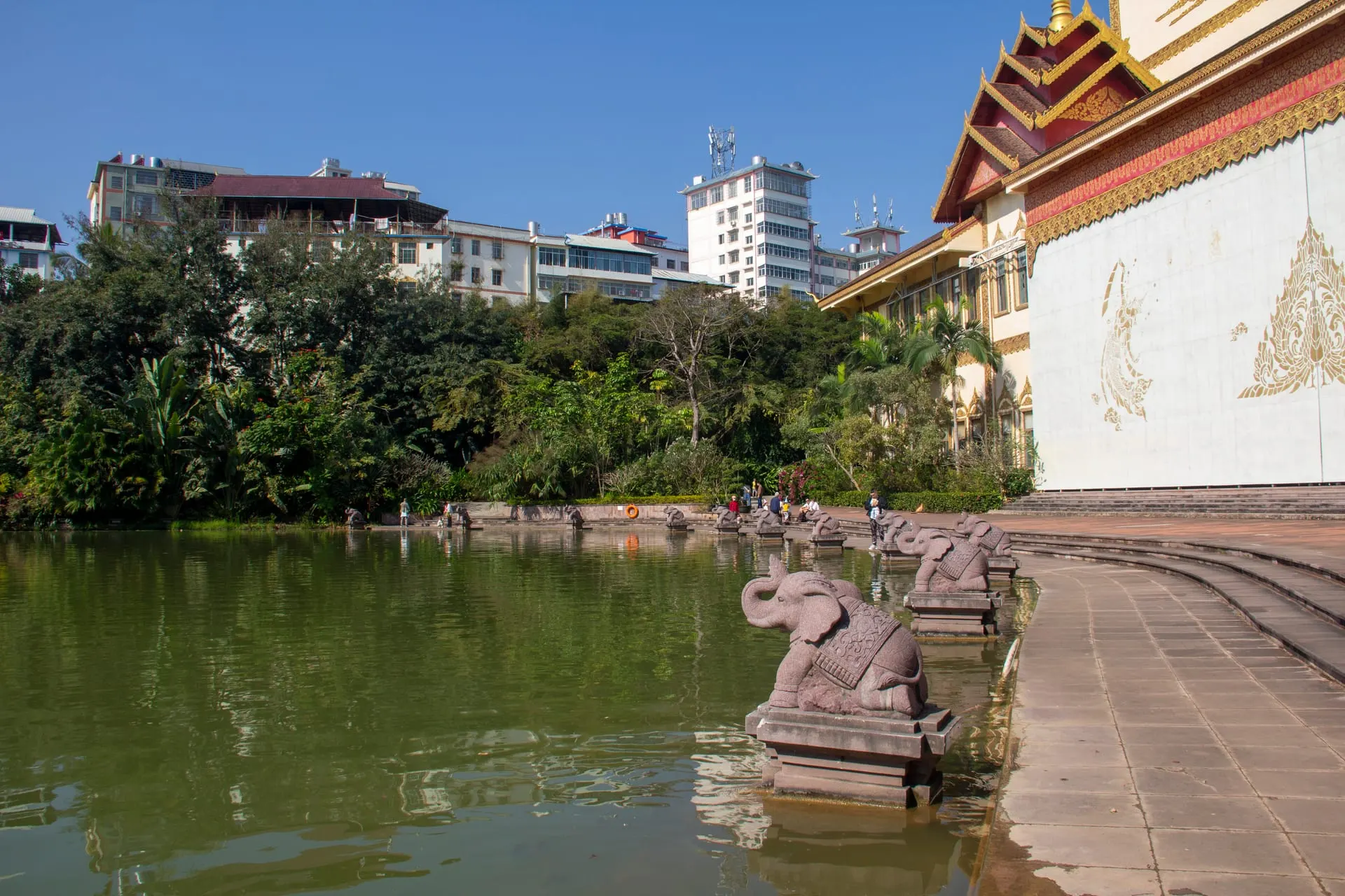 Manting Park (曼听公园, Màntīng Gōngyuán)