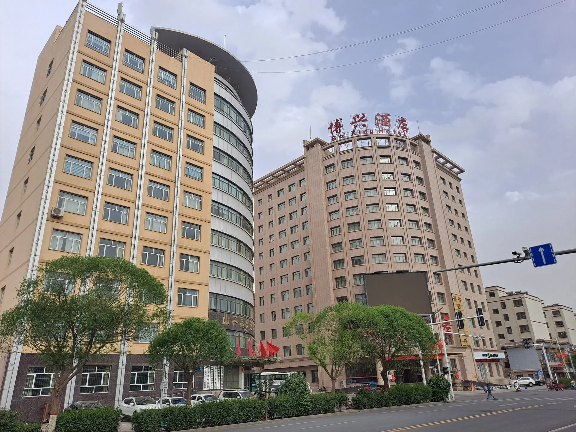 Shandan Horse Farm (山丹军马场, Shāndān Jūnmǎchǎng)