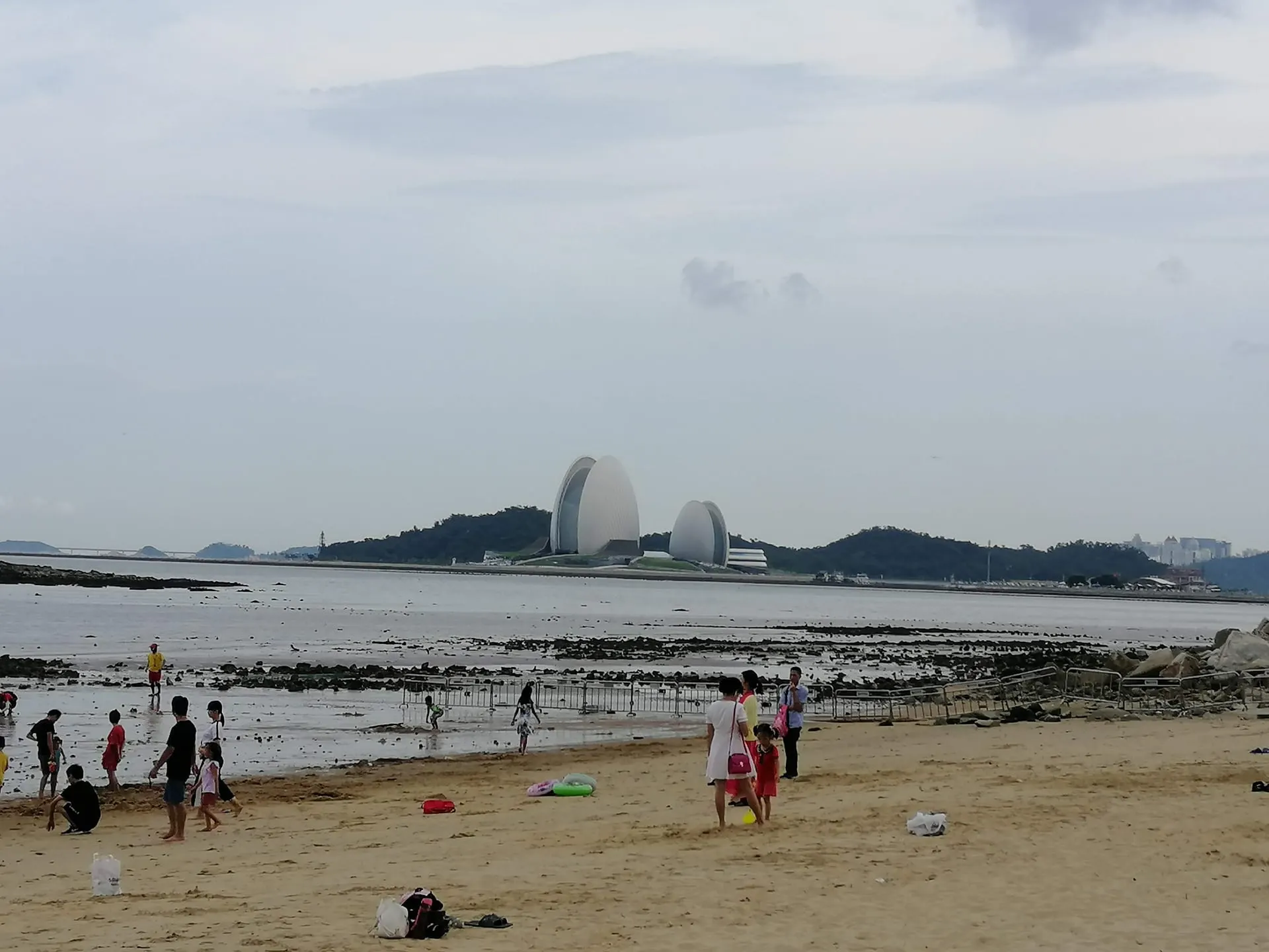 Zhuhai Opera House / Sun and Moon Shells (日月贝, Rì Yuè Bèi)