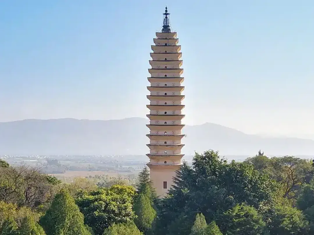 Three Pagodas of Dali and Reverse Reflection Park