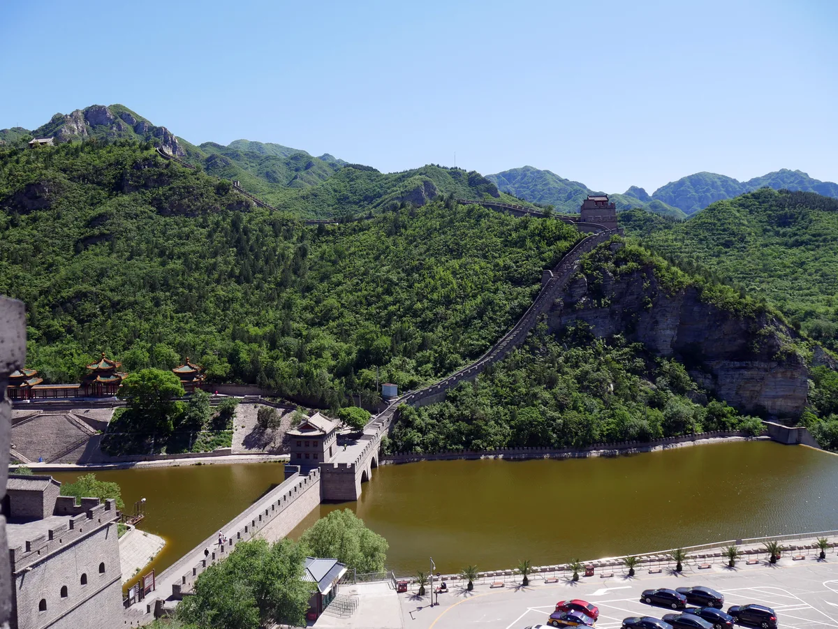 Ramparts running down to the water's edge at a restored pass (photo: Juyongguan)