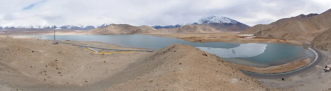 Karakul Lake