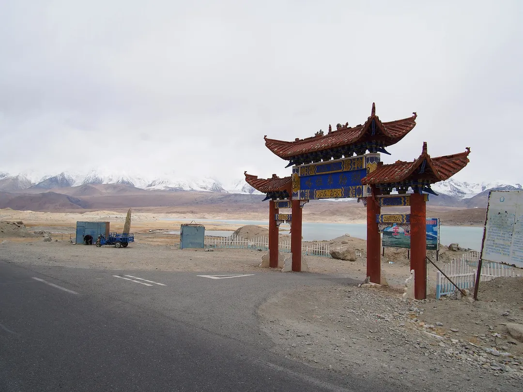 Karakul Lake