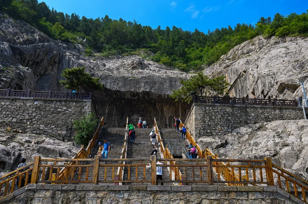 Longmen Grottoes, Luoyang, China