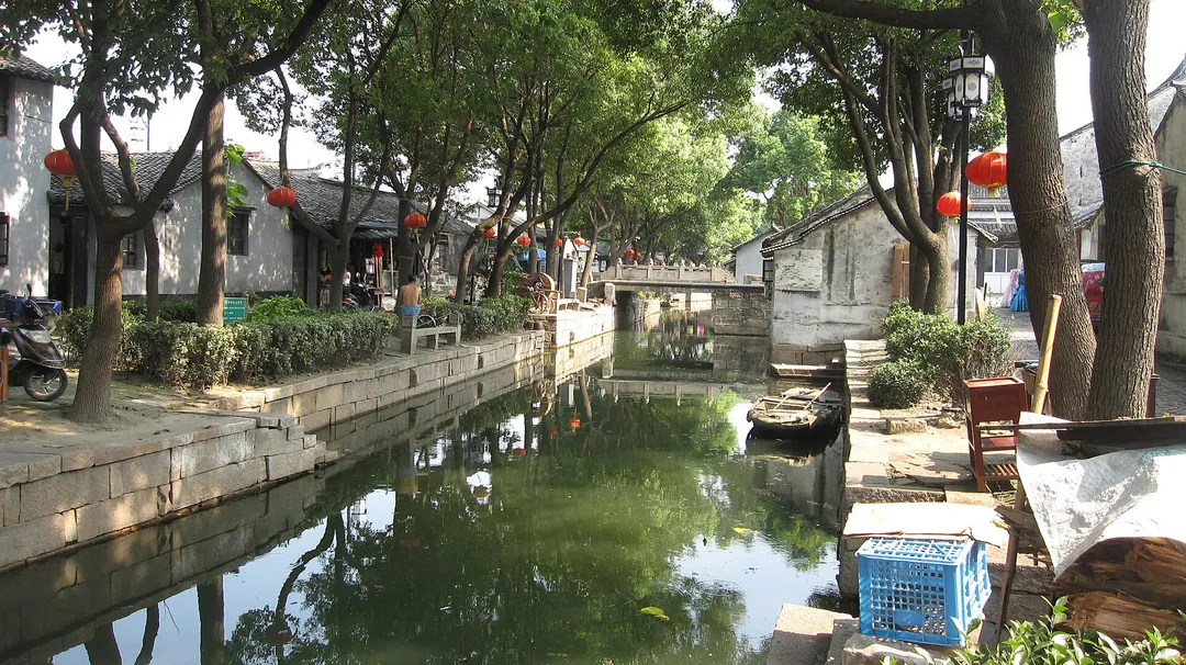 Luzhi Water Town