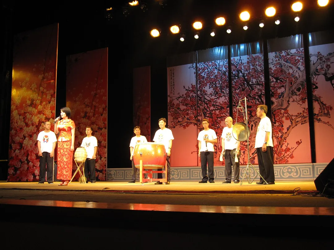 Sichuan Opera Show (Face Changing)