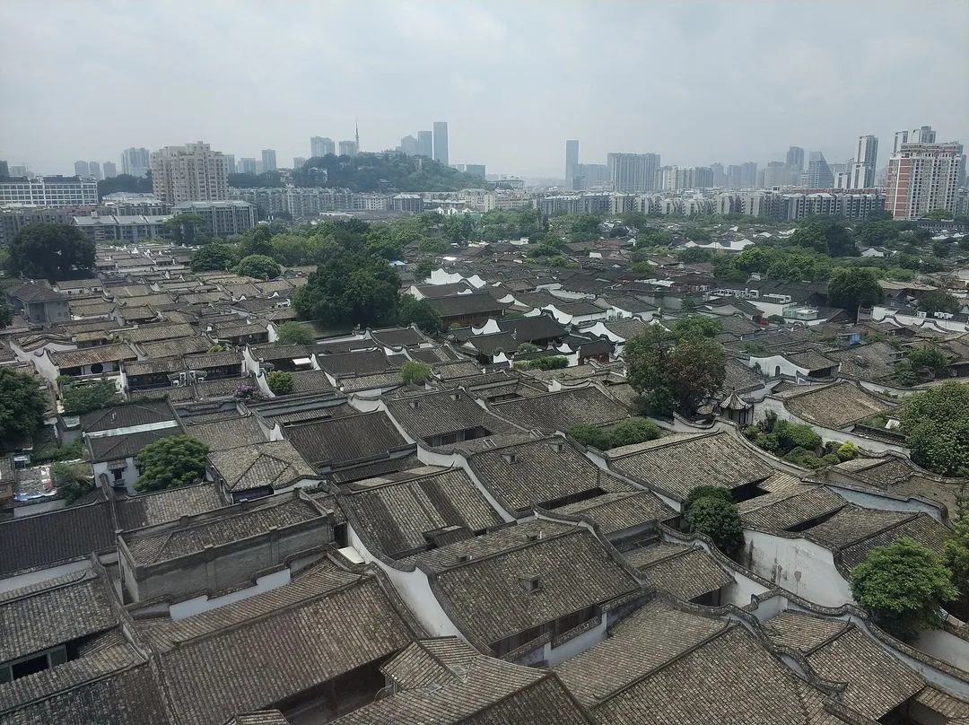 Three Lanes and Seven Alleys