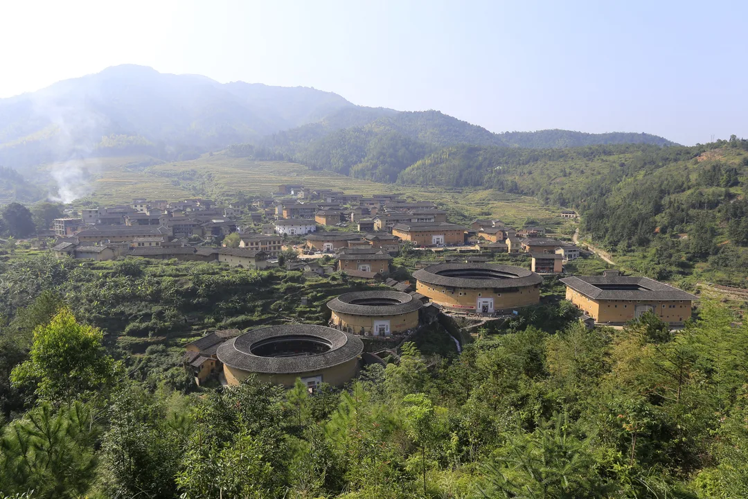 visit-tulou-fujian-earth-buildings