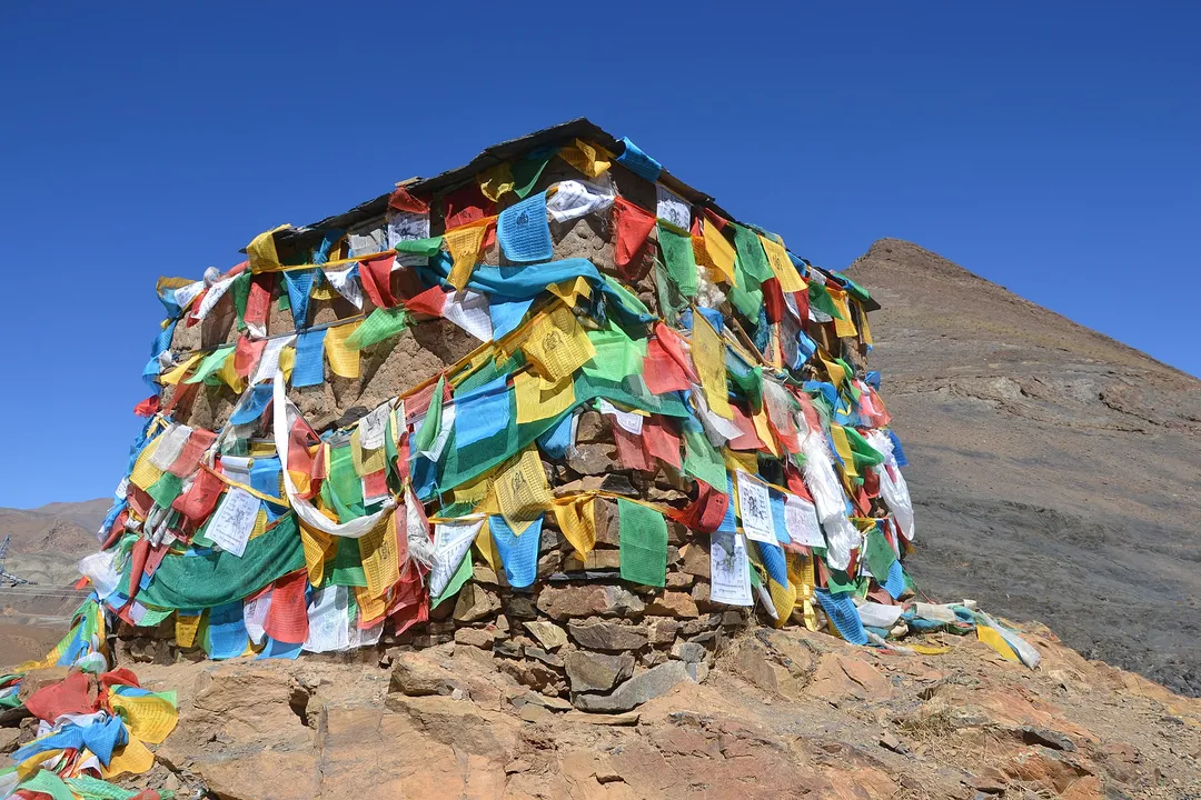 Yamdrok Lake