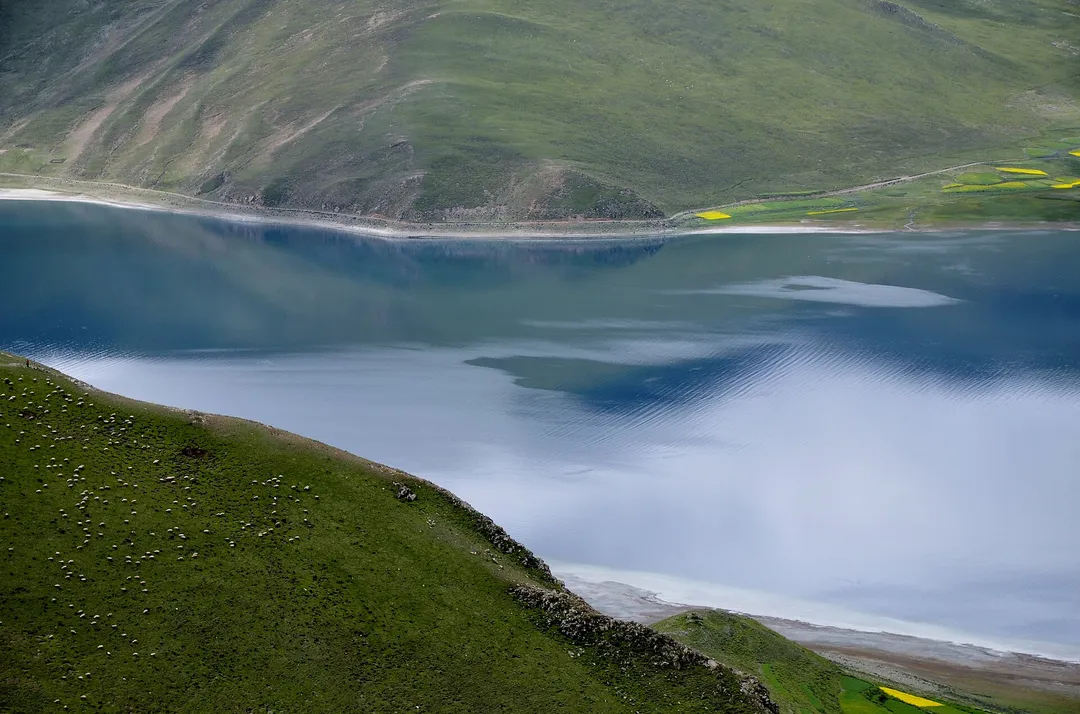 Yamdrok Lake