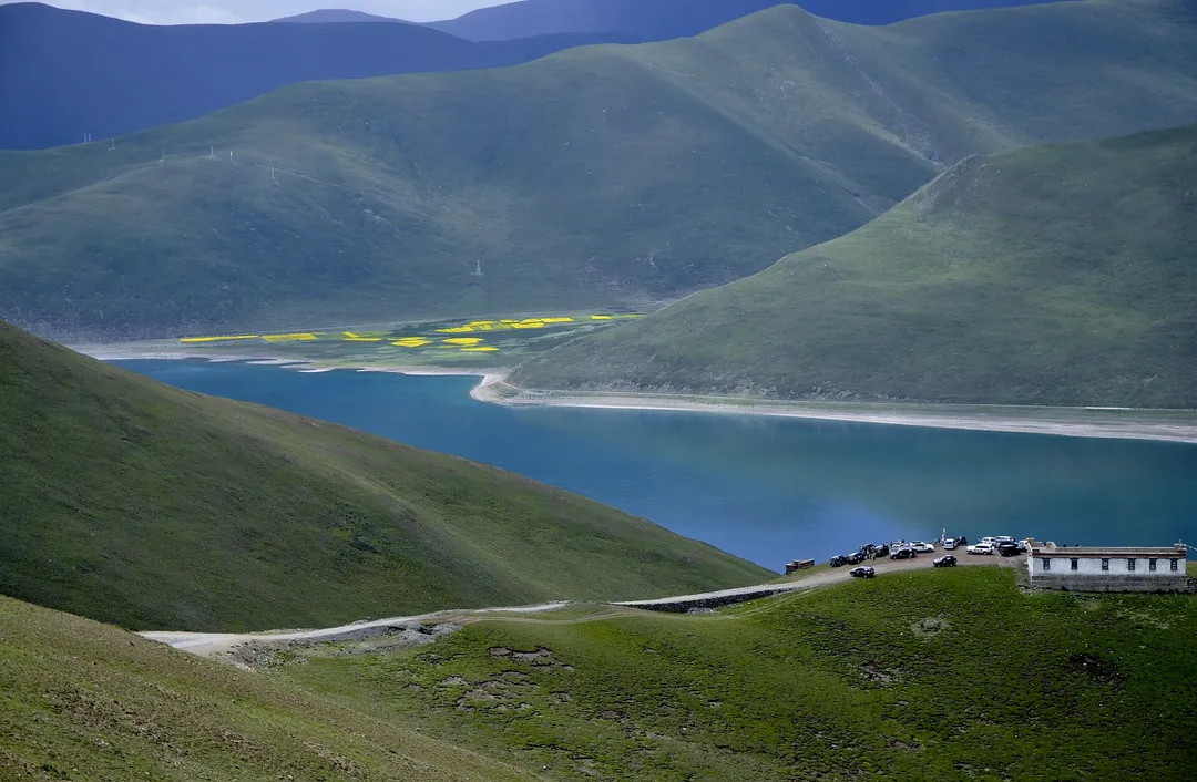 Yamdrok Lake