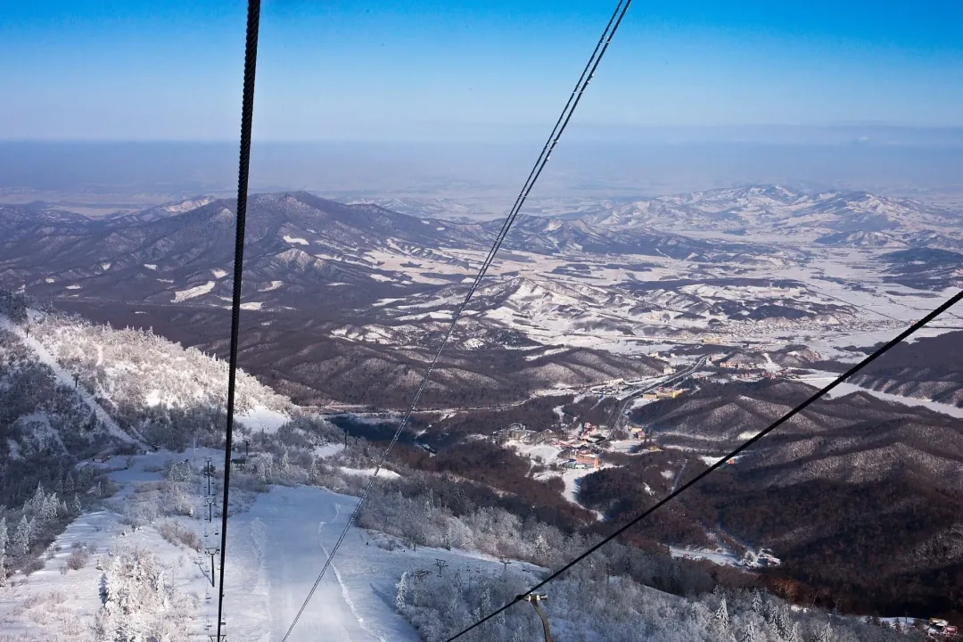 Vista desde el telesilla de la Estación de Esquí de Yabuli