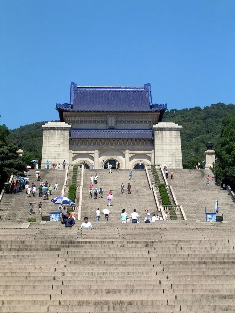 Las escaleras del Mausoleo de Sun Yat-sen en Nankín