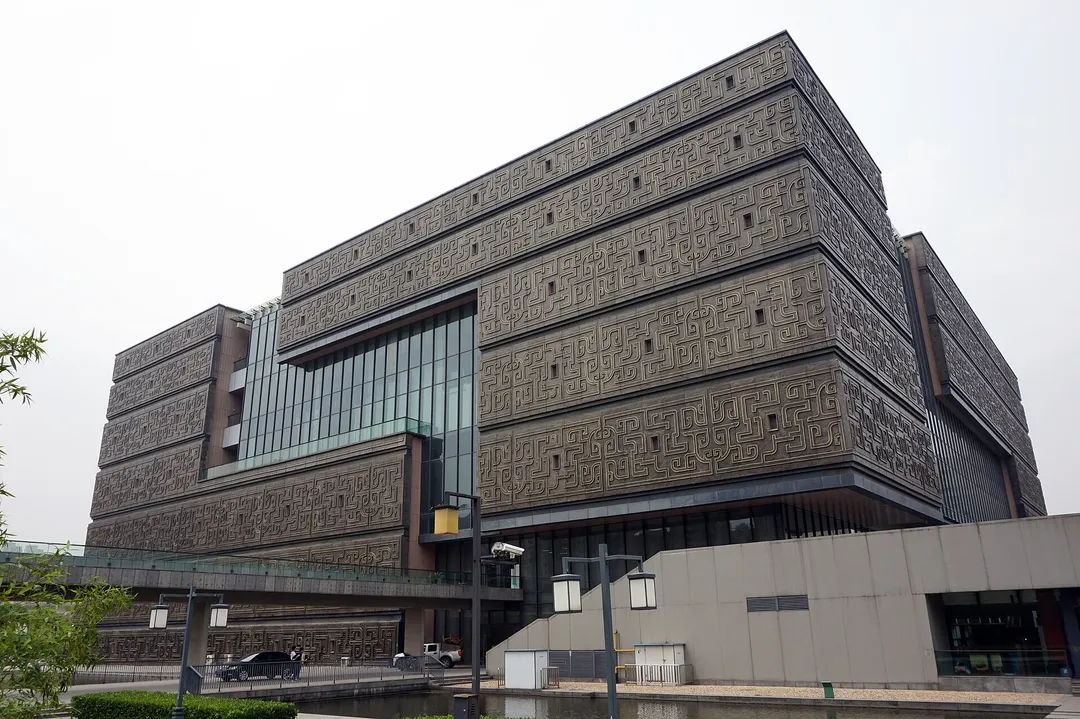 Anhui Museum new building corner with bronze-patterned carved facade and glass atrium